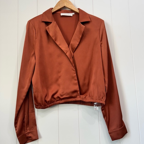 Astr Tops - ASTR The Label Women's Calypso Long Sleeve Cropped Collared Blouse Top Large NWT
